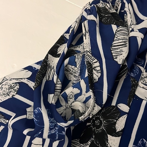 Japna Hand Made with Cold Shoulder Bell Sleeve Blouse Size Medium - Picture 7 of 8